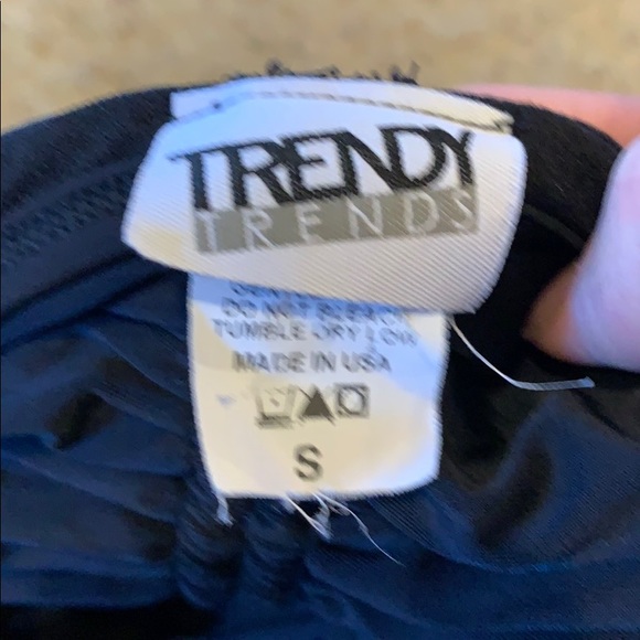 A workout top - Picture 4 of 4